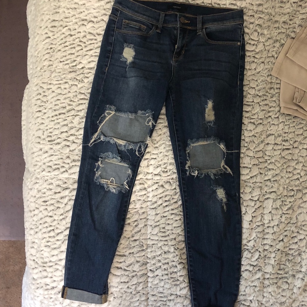 LAST CHANCE ❗️Forever 21 Ripped Jeans